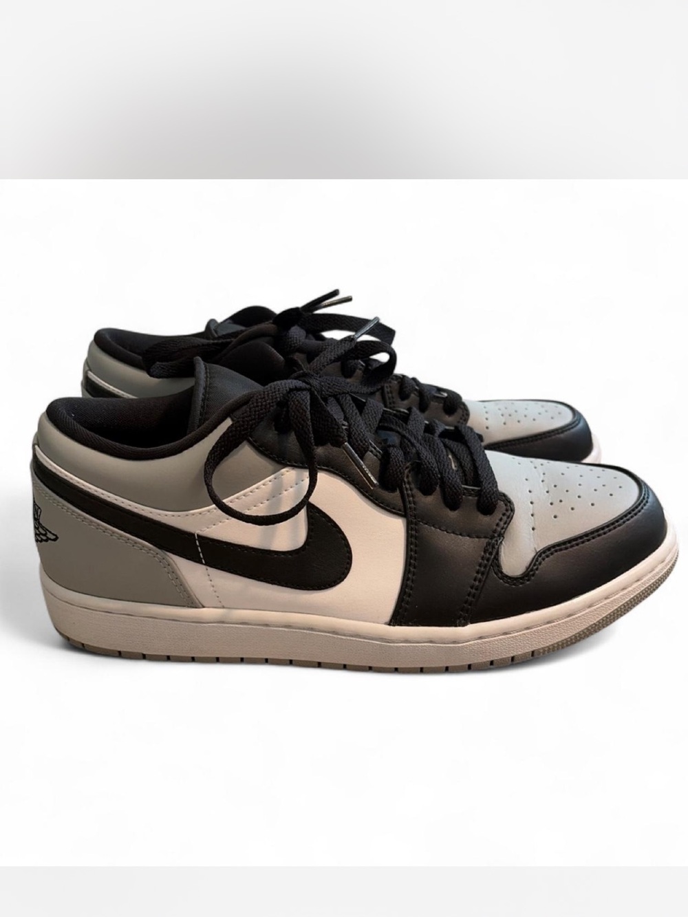 Nike Low-Top Sneakers in Black, White & Gray